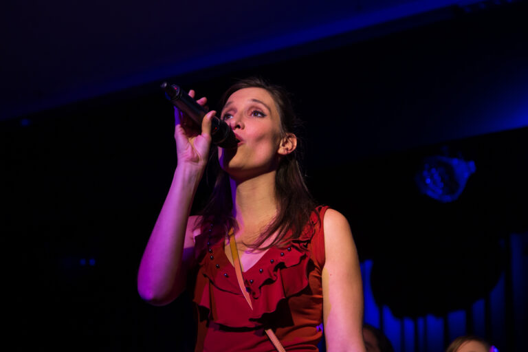Daniele singt