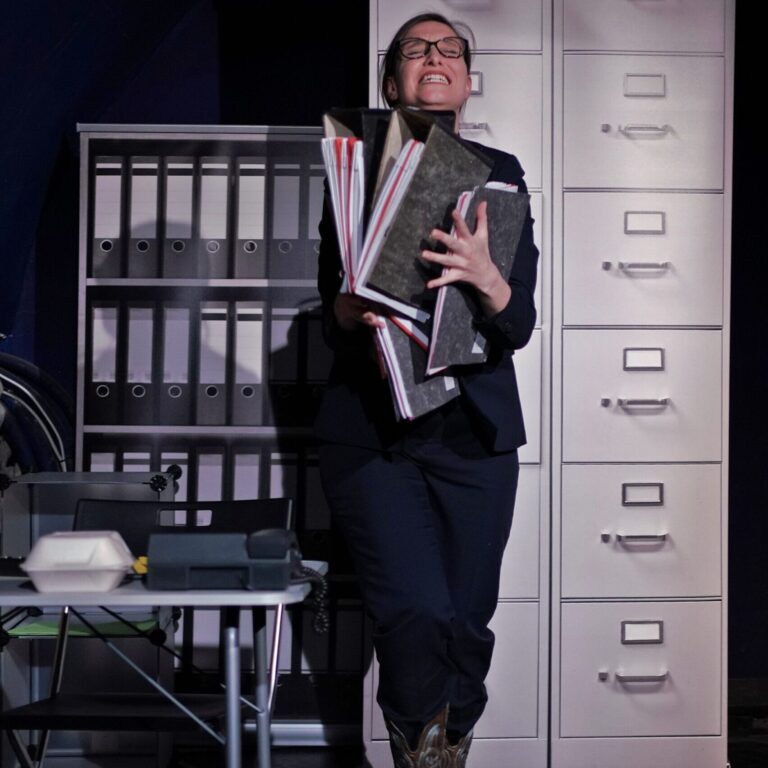 cropped-JSchurrJSF0127720230321-oliv-theater-daniela-michel-scaled-1-768x768